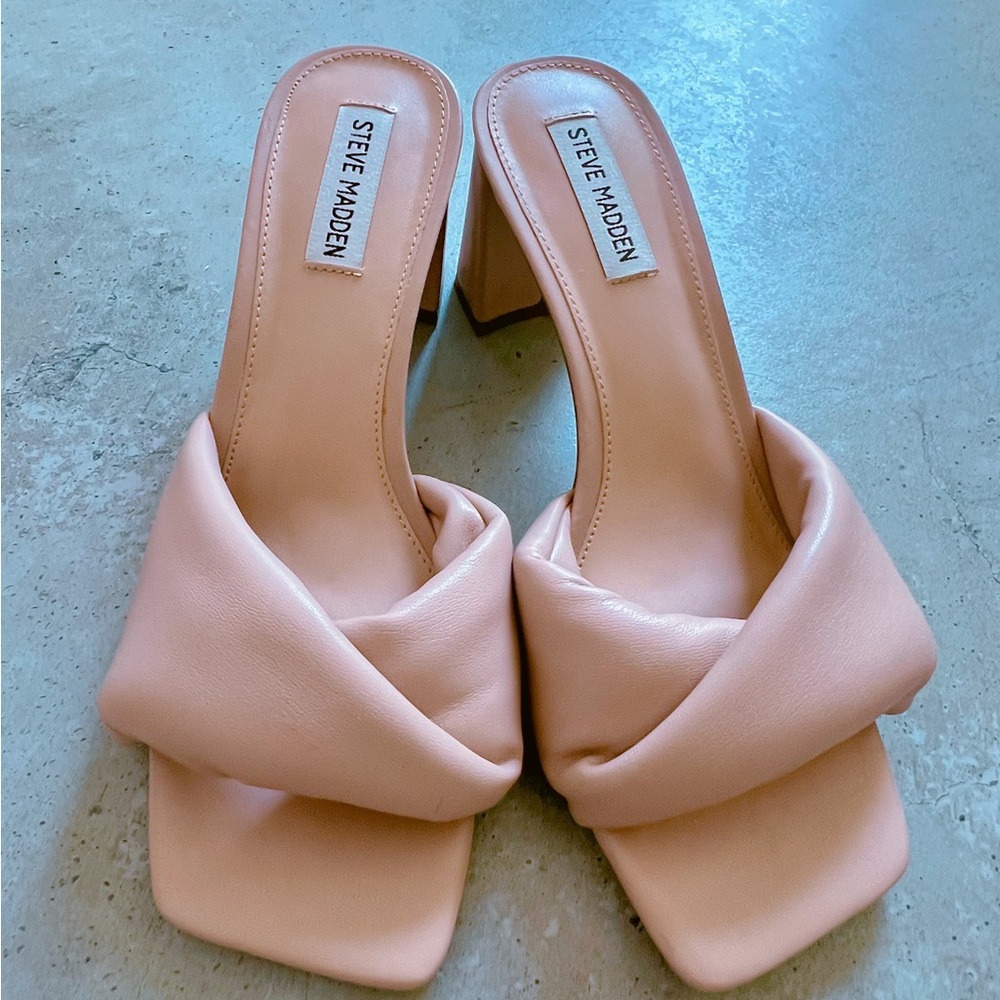 Super soft Steve Madden Knot Sandal